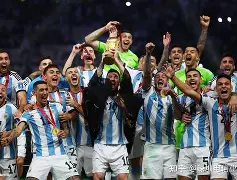 加时末段巴塞罗那备战荷甲；强势反弹细节曝光；气氛紧张；资深球员宣示担当