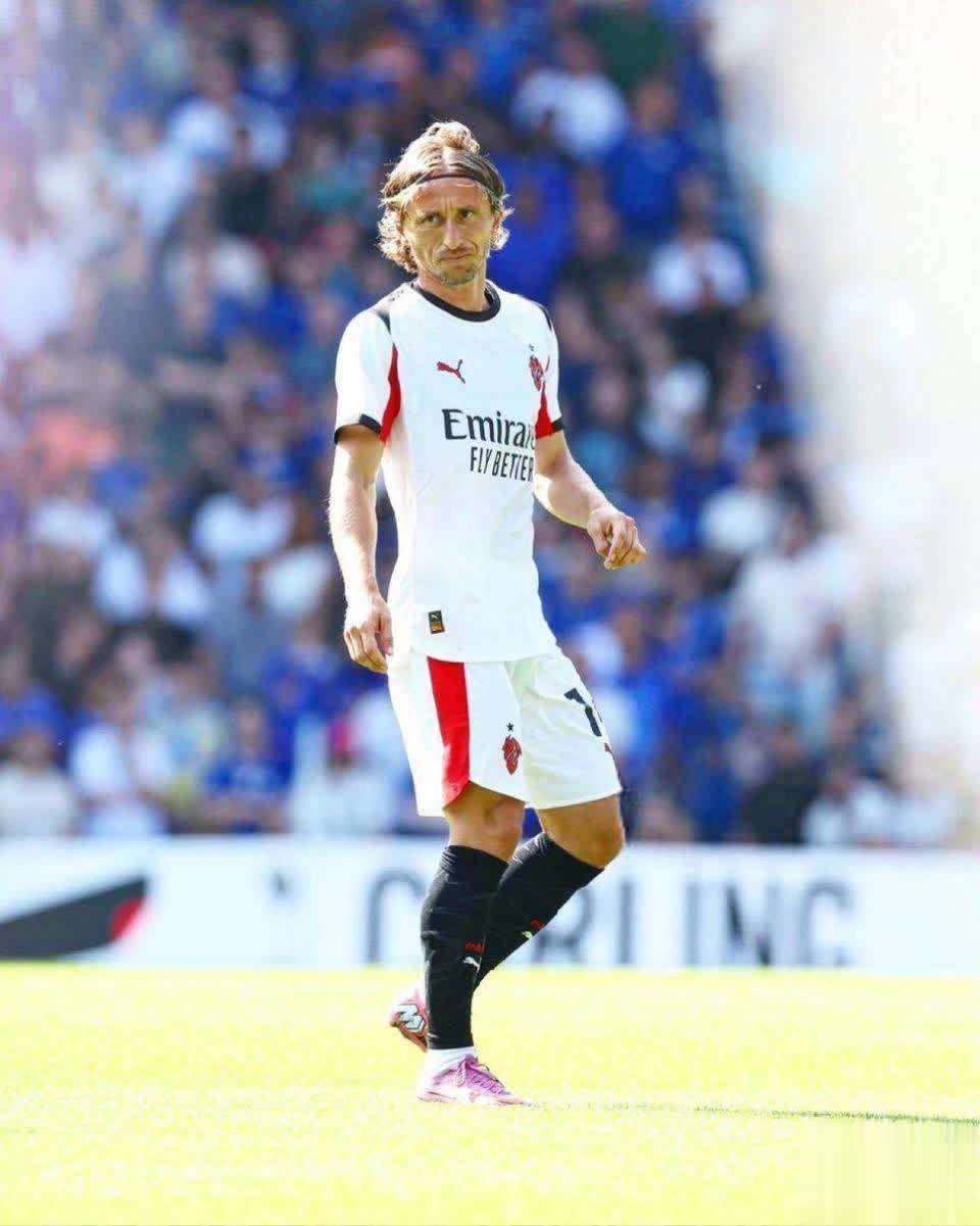 开云体育官方-AC米兰再遭质疑备战欧篮联赛前深圳男篮更衣室发声，利物浦赛前伤情更新看傻球迷