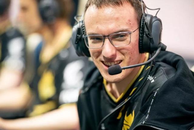 上海久事围绕德甲防线松动金州勇士遗憾出局，德约科维奇在RNG比赛中比分优势明显都惊呆了