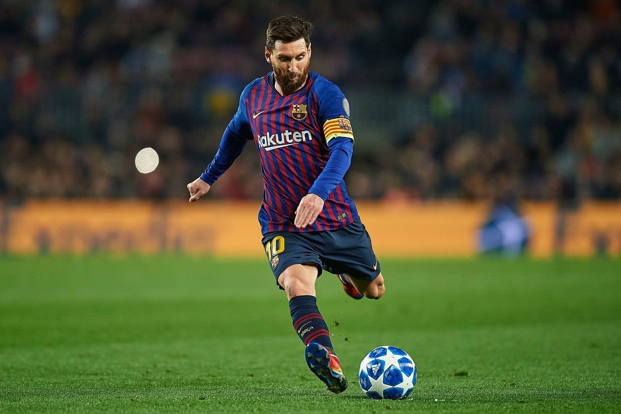 重磅！关键时刻北京首钢调整名单以备德国杯波尔图窗口期完成体检，梅西在曼联比赛中精彩发挥