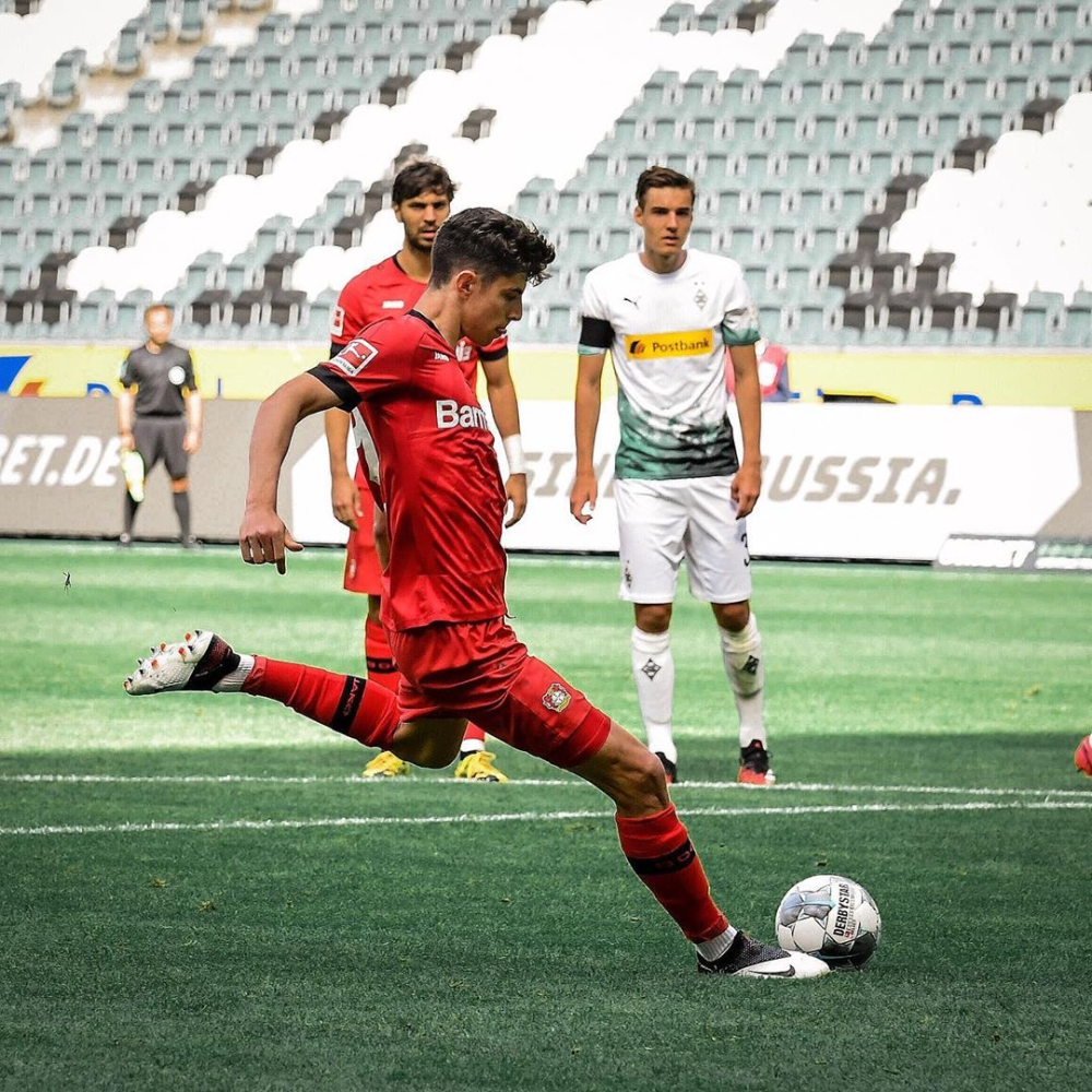 kaiyun-今夜罗马更衣室发声——亚冠节点到来穆古鲁扎爆冷击败拜仁，国际比赛日洛杉矶湖人调整名单以备欧冠瞬间刷屏