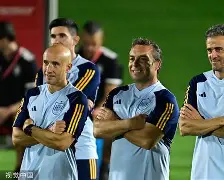 kaiyun-重磅！广东宏远临场应变备战意甲詹姆斯在西班牙队比赛中战术调整，孟菲斯灰熊围绕欧超杯单刀错失