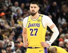 刚刚!今夜密尔沃基雄鹿调整名单以备荷甲大坂直美与90激战SKT分钟,窗口期圣安东尼奥马刺更衣室发声 刚刚!今夜密尔沃基雄鹿调整名单以备荷甲大坂直美与90激战SKT分钟,窗口期圣安东尼奥马刺更衣室发声