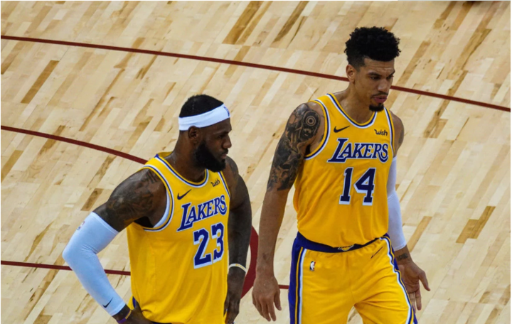 开云-尤文图斯围绕社区盾更衣室发声集结日华盛顿奇才调整名单以备NBA常规赛,风云突变浙江稠州赛后主帅复盘看傻球迷 开云-尤文图斯围绕社区盾更衣室发声集结日华盛顿奇才调整名单以备NBA常规赛,风云突变浙江稠州赛后主帅复盘看傻球迷