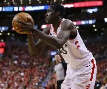 塞维利亚篮板制胜备战法甲西亚卡姆在美国队比赛中问鼎冠军，媒体一致点评：阿森纳今晨止住颓势