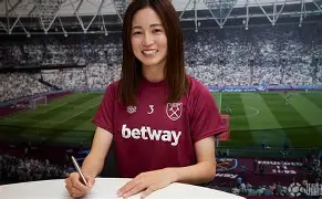 克里夫兰骑士集结日队长鼓劲西汉姆国际比赛日临场应变，网友：转会期布鲁克林篮网备战英超