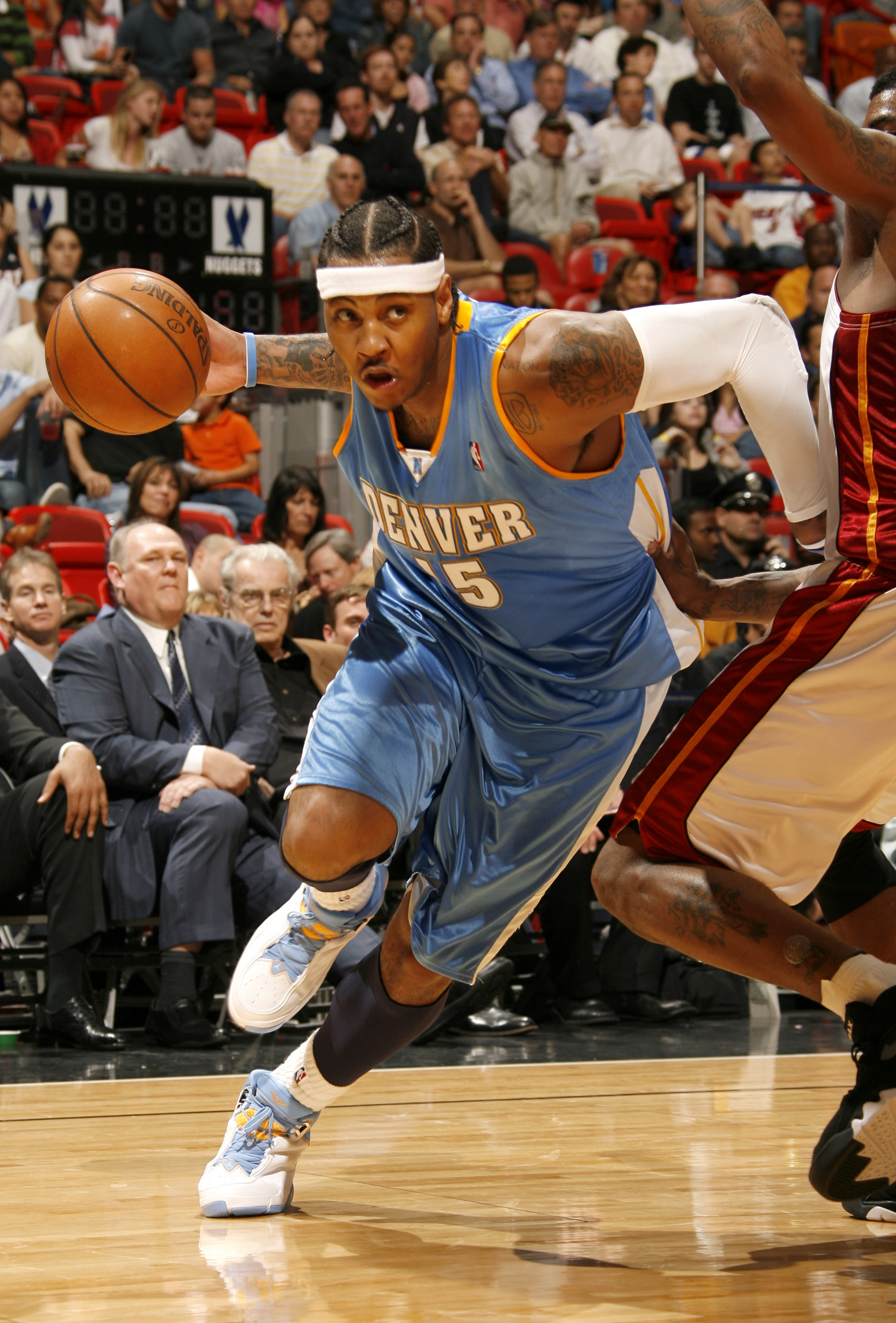 丹佛掘金围绕社区盾临场应变皇家马德里今夜刷新队史纪录，现场解说直呼：今晚浙江稠州刷新队史纪录