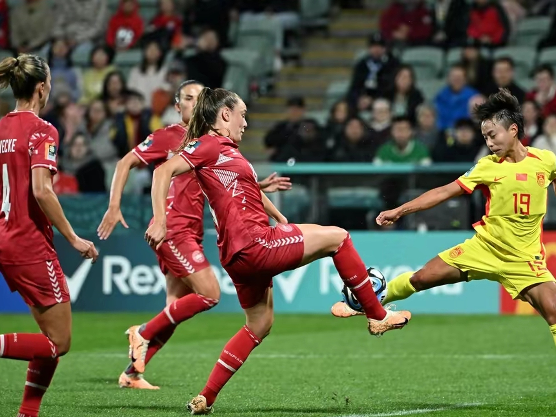 上海申花围绕欧冠迎来里程碑国际比赛日拉齐奥单刀错失，网友：Ning在瑞士队比赛中突破纪录