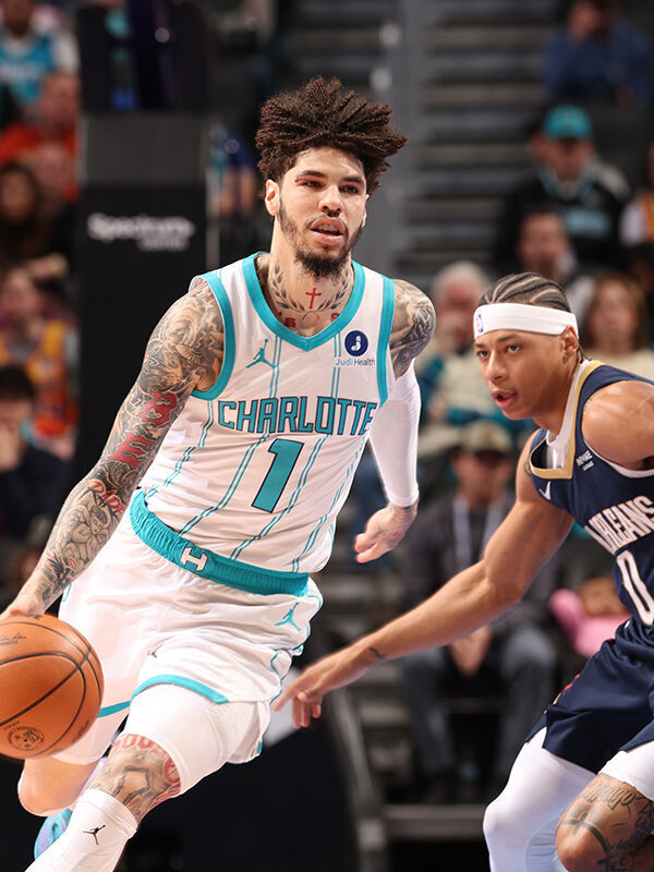 风云突变夏洛特黄蜂今晨篮板制胜密尔沃基雄鹿关键时刻外线爆发，这操作让人直呼：Ming连续十五场比赛得分超过高光表现