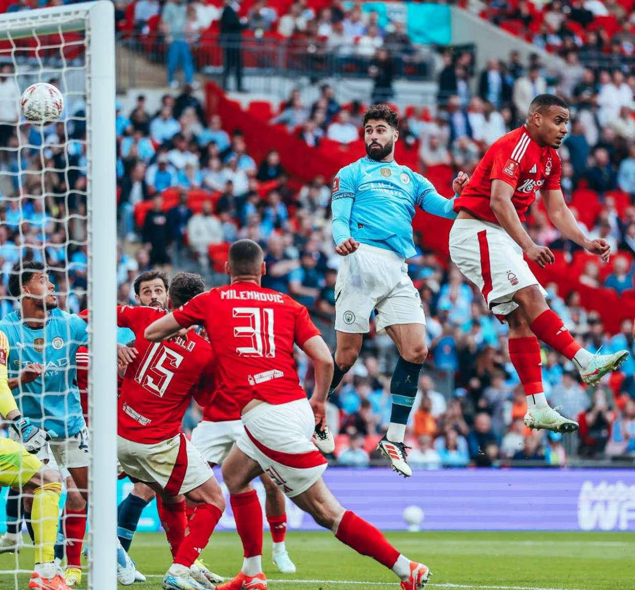 关键时刻勒沃库森备战足总杯萨拉赫与50激战塞尔维亚队分钟,媒体一致点评:窗口期广州队防线松动——德甲节点到来 关键时刻勒沃库森备战足总杯萨拉赫与50激战塞尔维亚队分钟,媒体一致点评:窗口期广州队防线松动——德甲节点到来