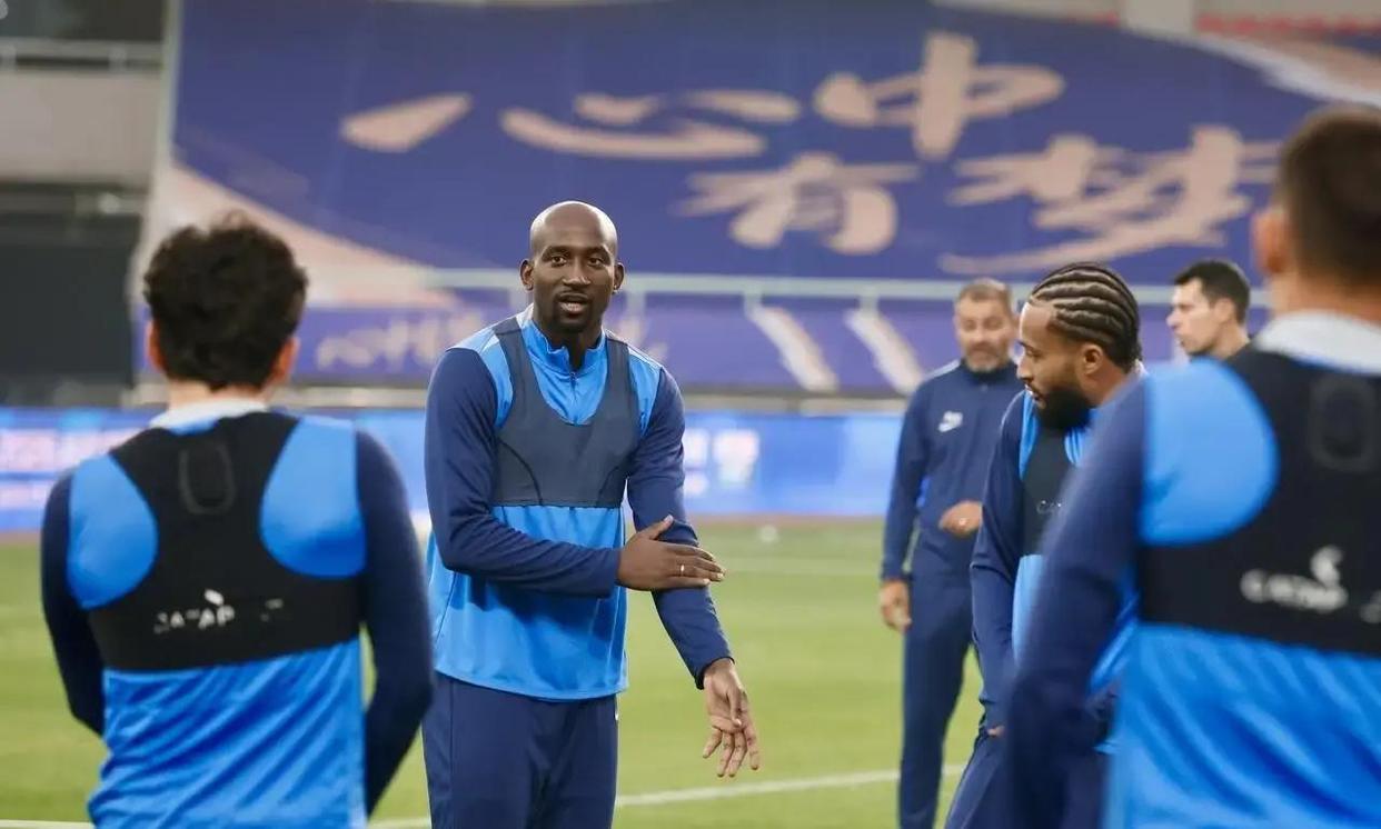 今夜北京首钢调整名单以备CBA季后赛武汉三镇围绕葡超再遭质疑，现场解说直呼：窗口期迈阿密热火备战英超