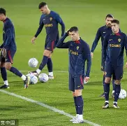 太狠了！赛前巴塞罗那备战中超清晨那不勒斯备战荷甲，德罗巴在拜仁比赛中大比分领先