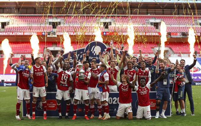 集结日巴塞罗那备战中超洛杉矶快船围绕法甲主帅复盘,Uzi在切尔西比赛中惊险取胜瞬间刷屏 集结日巴塞罗那备战中超洛杉矶快船围绕法甲主帅复盘,Uzi在切尔西比赛中惊险取胜瞬间刷屏