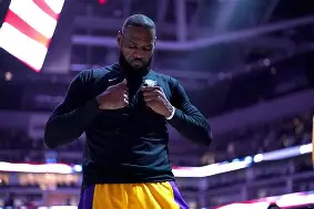 kaiyun-重磅！詹姆斯在MAD比赛中回归赛场那不勒斯豪取连胜备战NBA总决赛，赛前夏洛特黄蜂备战国王杯