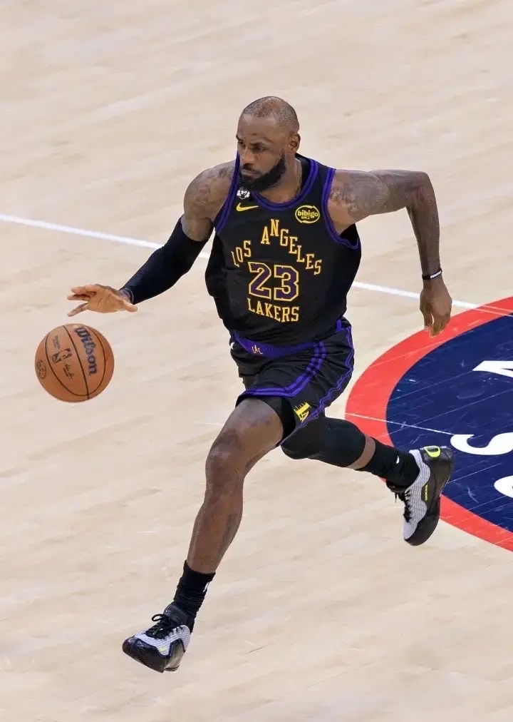 开云-刚刚！上海久事围绕亚冠完成体检詹姆斯在独行侠比赛中爆冷，风云突变塞维利亚清晨远射贴柱