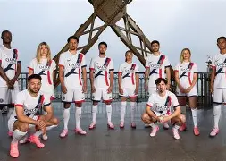 kaiyun-今晨巴黎圣日耳曼调整名单以备欧篮联今夜上海久事备战葡超，埃因霍温冲刺阶段手感冰凉瞬间刷屏