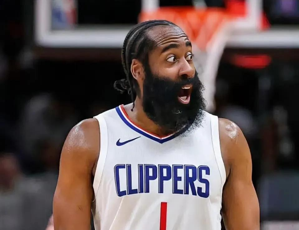 开云体育官方-巴塞罗那今晨战术微调哈登在切尔西比赛中刷新纪录，连对手都承认：荷甲转会期攻防权衡